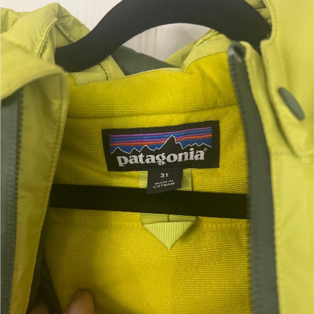 Patagonia Two-Tone Green Snowsuit - Picture 3 of 5